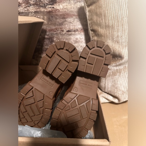 NWB Steve Madden Chelsea Boots - Picture 4 of 7